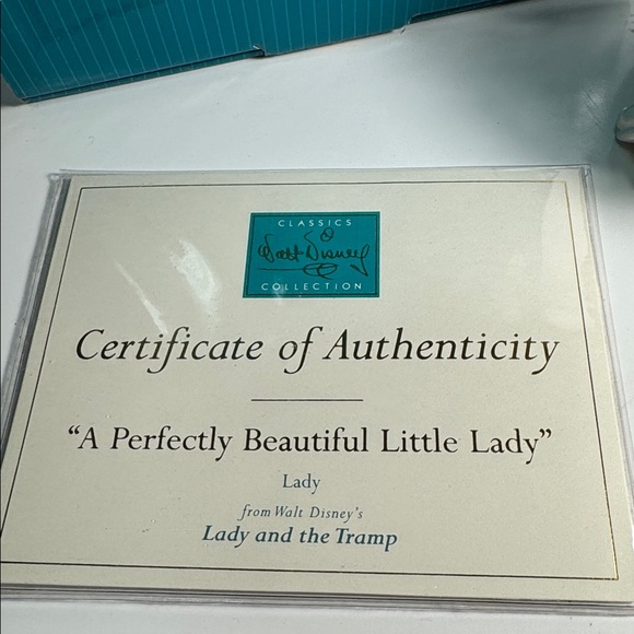 Disney collection "A Perfectly Beautiful Little Lady" dog figurine with COA - Picture 5 of 5